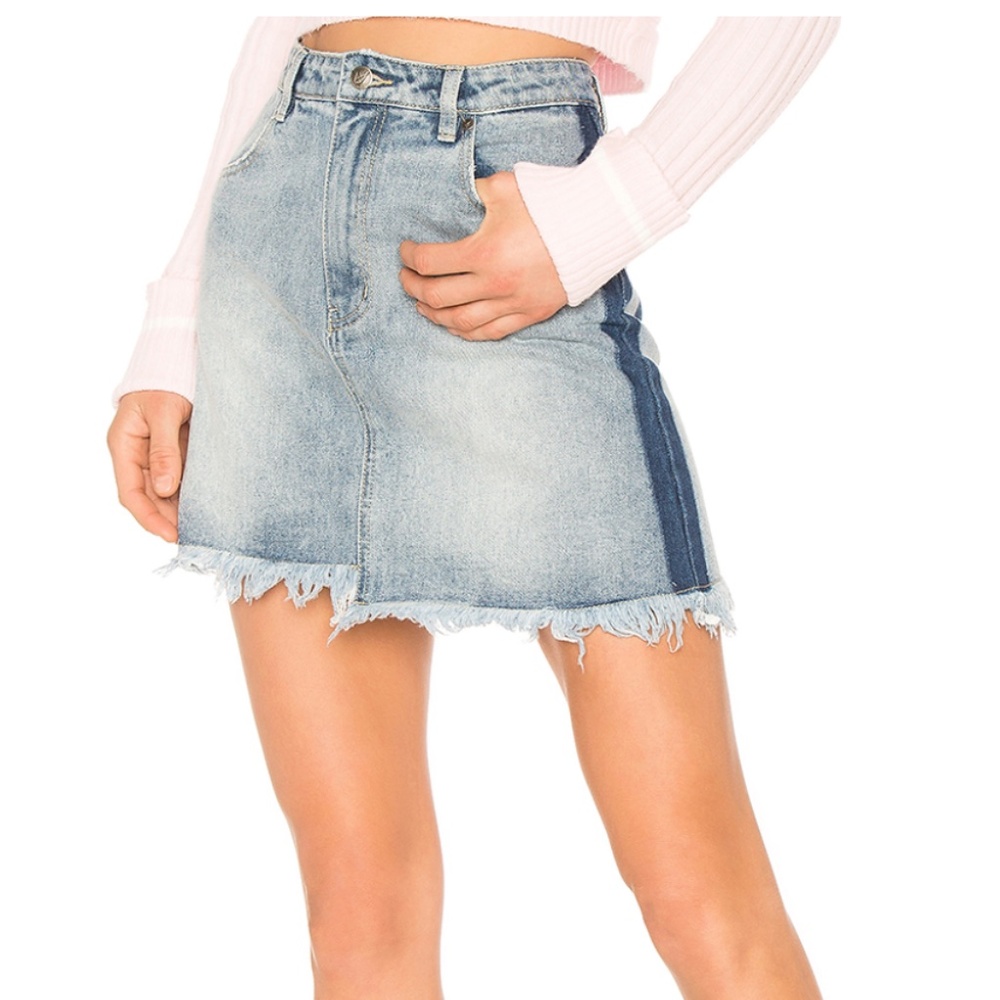 Highlight Mini Skirt - Picture 2 of 6